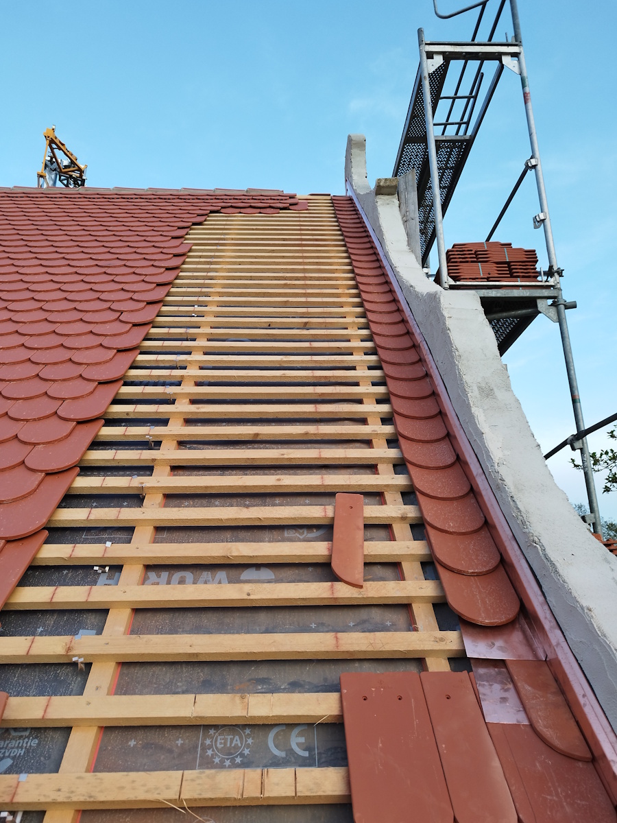 Eindecken mit Biberschwanz Ziegeln