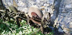 Ein alter Schleifbock